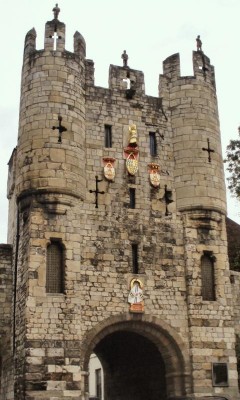Richard III entered the city through Micklegate Bar on 29 August 1483 to a spectacular welcome of pageantry, speeches and decoration throughout the streets. Richard III entered the city through Micklegate Bar on 29 August 1483 to a spectacular welcome of pageantry, speeches and decoration throughout the streets.